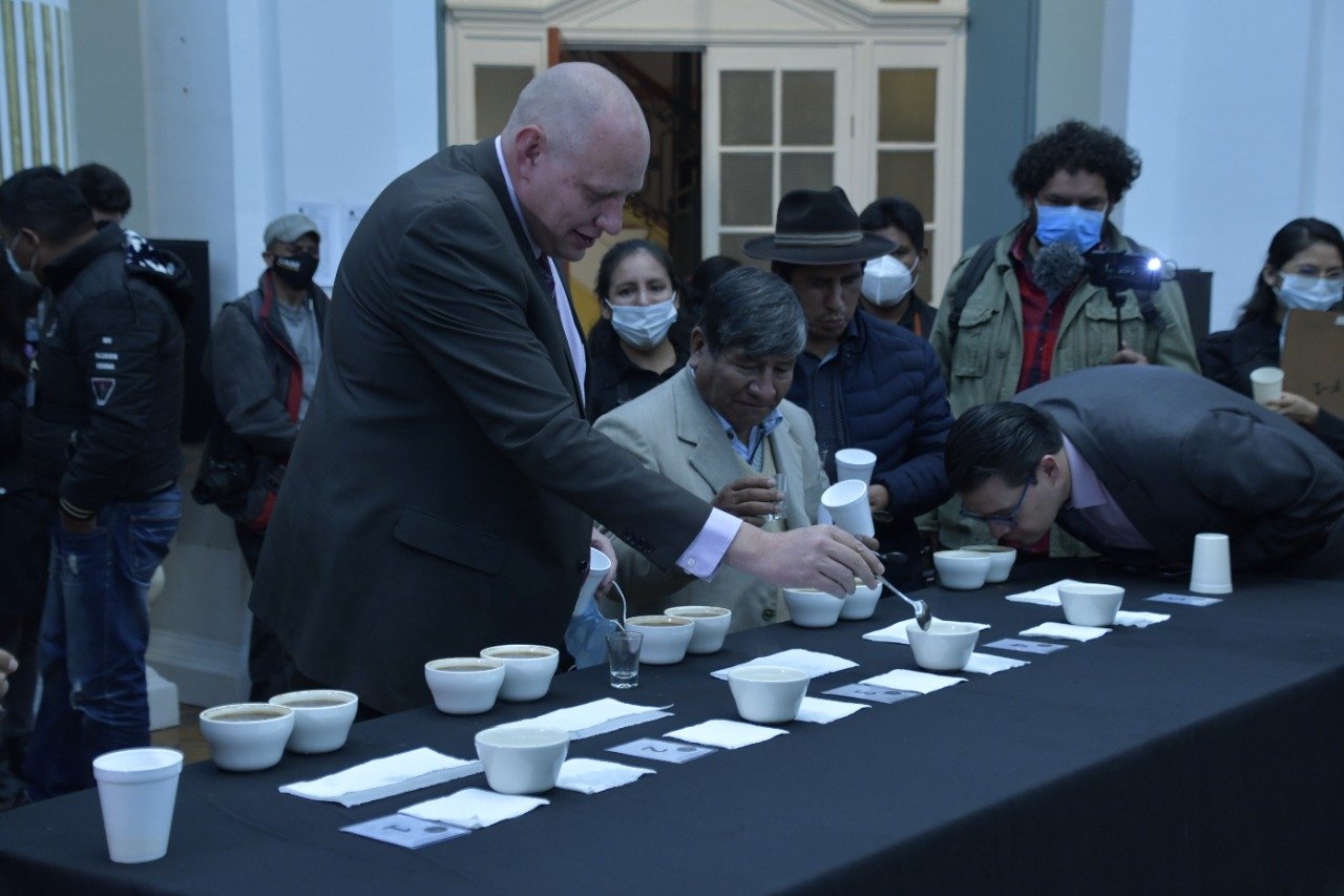 Inauguran la VII versión del Torneo Nacional Café Presidencial con la catación y preselección de 261 muestras