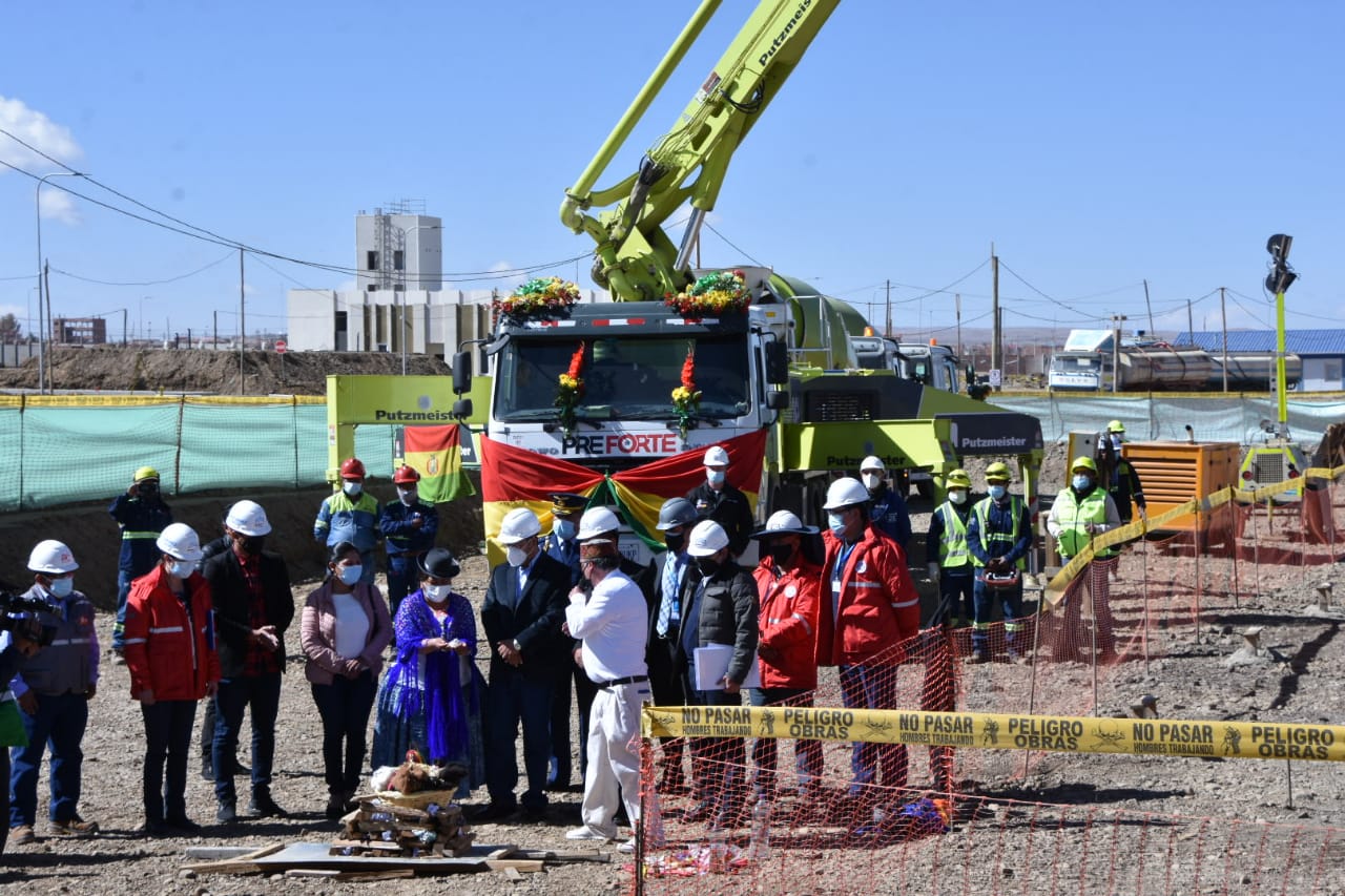 Inician el vaciado del primer hormigón del Reactor Nuclear de Investigación en Parcopata, El Alto (amplia)