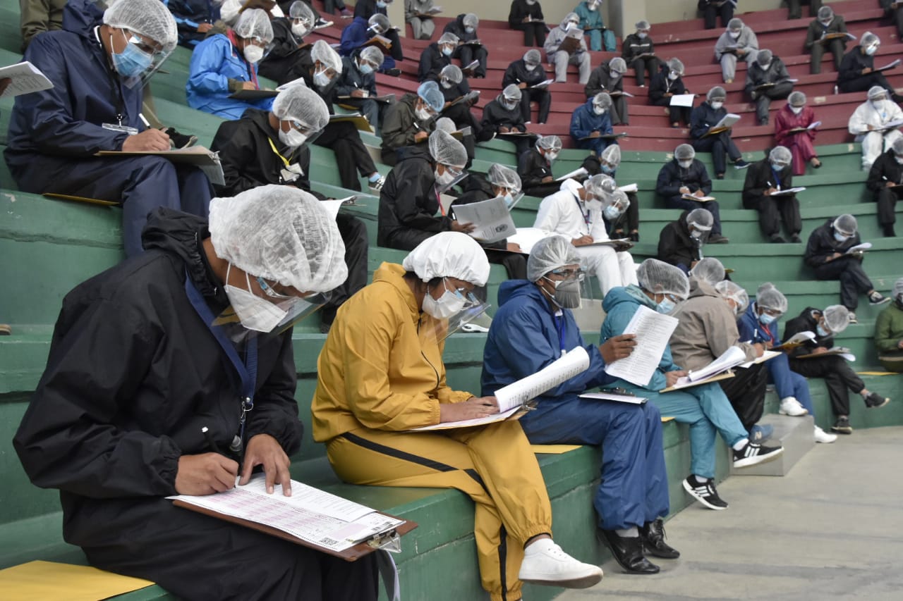 En La Paz, 4.500 postulantes dan examen psicométrico para ingreso a la Unipol