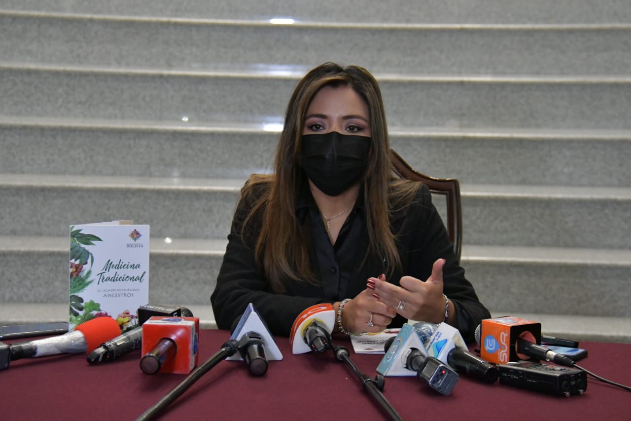 Viceministra Alcón expresa solidaridad con periodista de Patria Nueva que fue agredida por militante de agrupación Voces