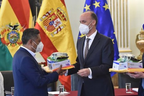 España dona insumos médicos para pacientes críticos de COVID-19