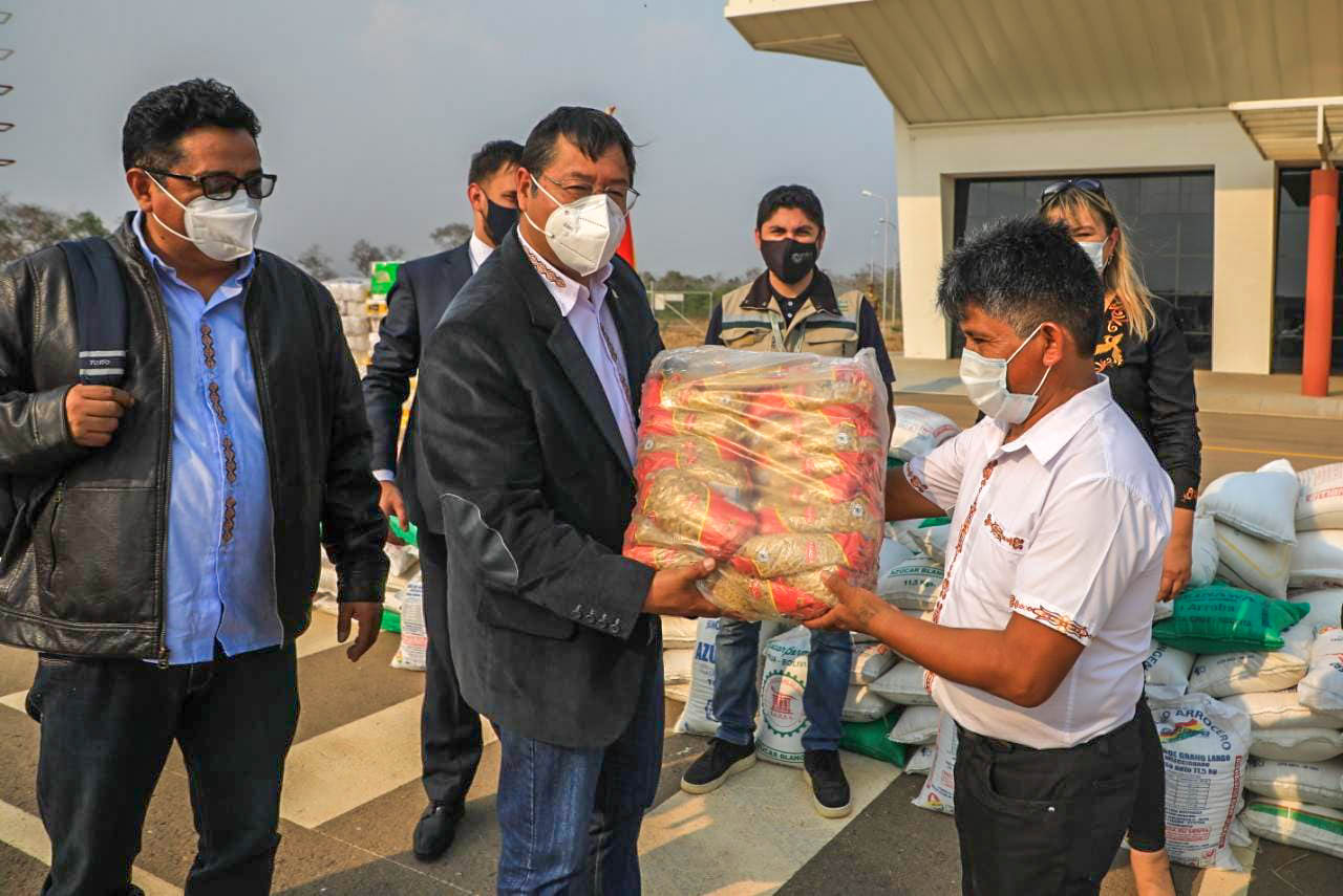Presidente Arce entrega 10 toneladas de ayuda humanitaria a San Ignacio de Velasco