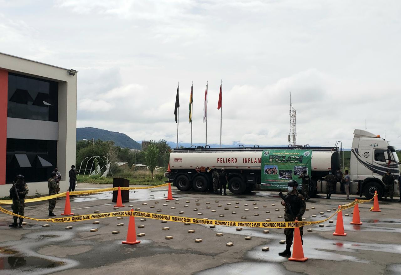 FELCN causa afectación de $us 180.000 a narcotraficantes con el secuestro de una cisterna y marihuana en Tarija