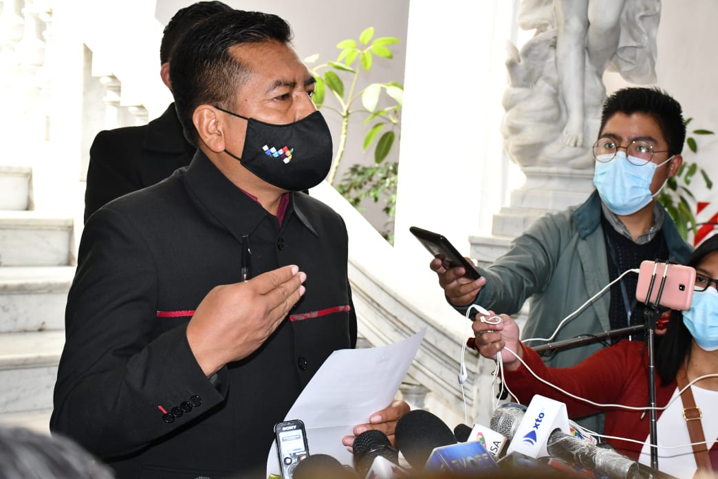 Presidente de Diputados asegura que legisladores opositores viajaron a EEUU sin autorización