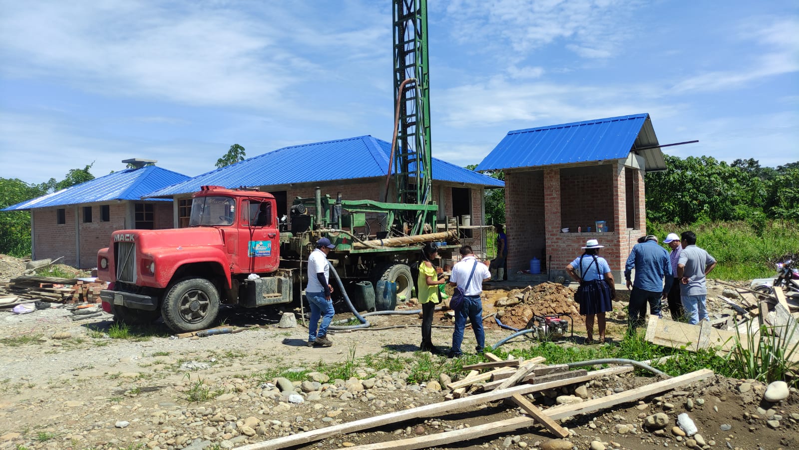 Avanza construcción de la Planta Empacadora de Piña en Cochabamba