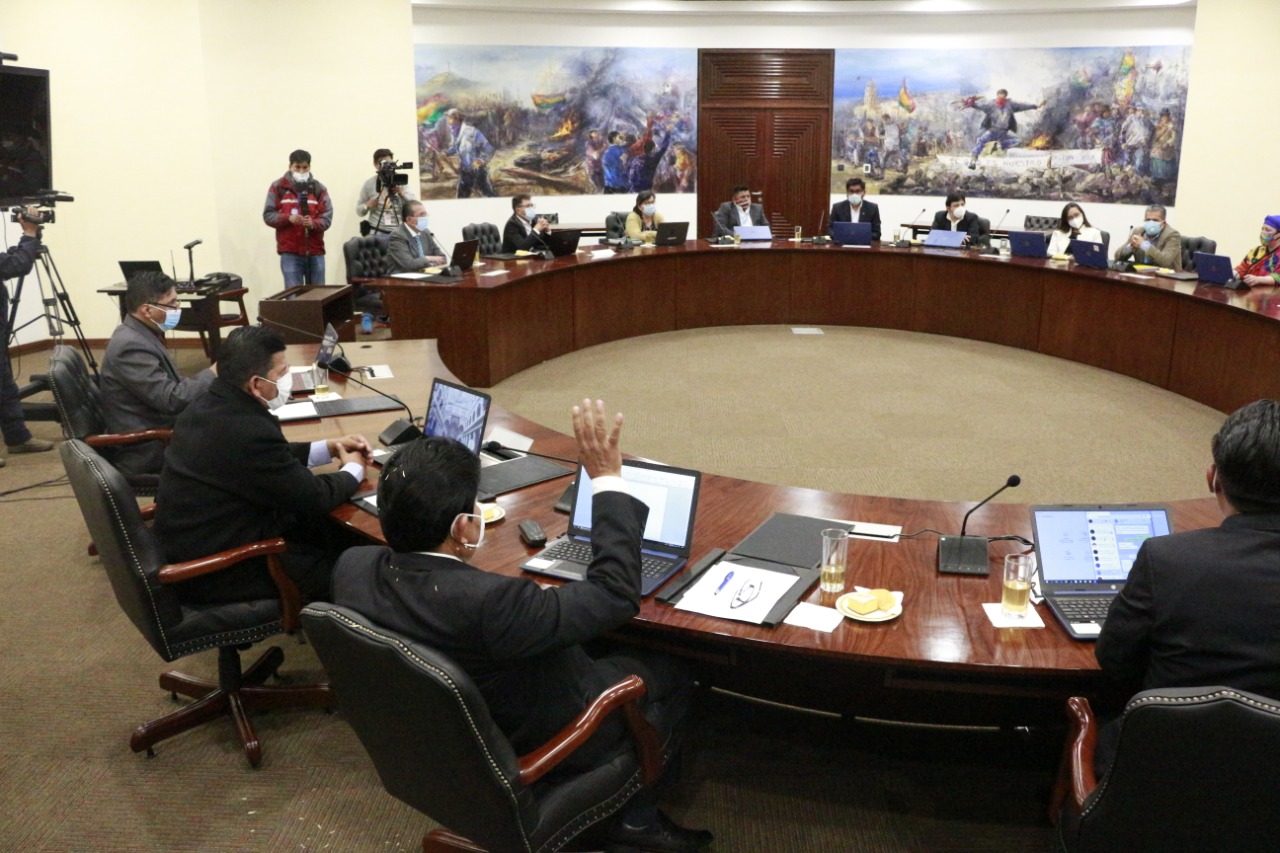 Órganos Ejecutivo y Legislativo realizan reunión de evaluación