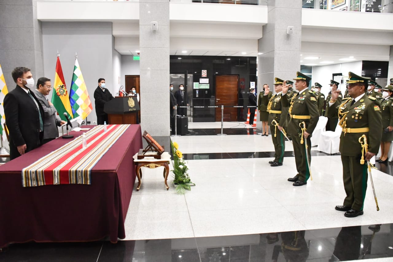 Presidente encomienda a la Policía defender la democracia, el estado de derecho y los derechos de los ciudadanos