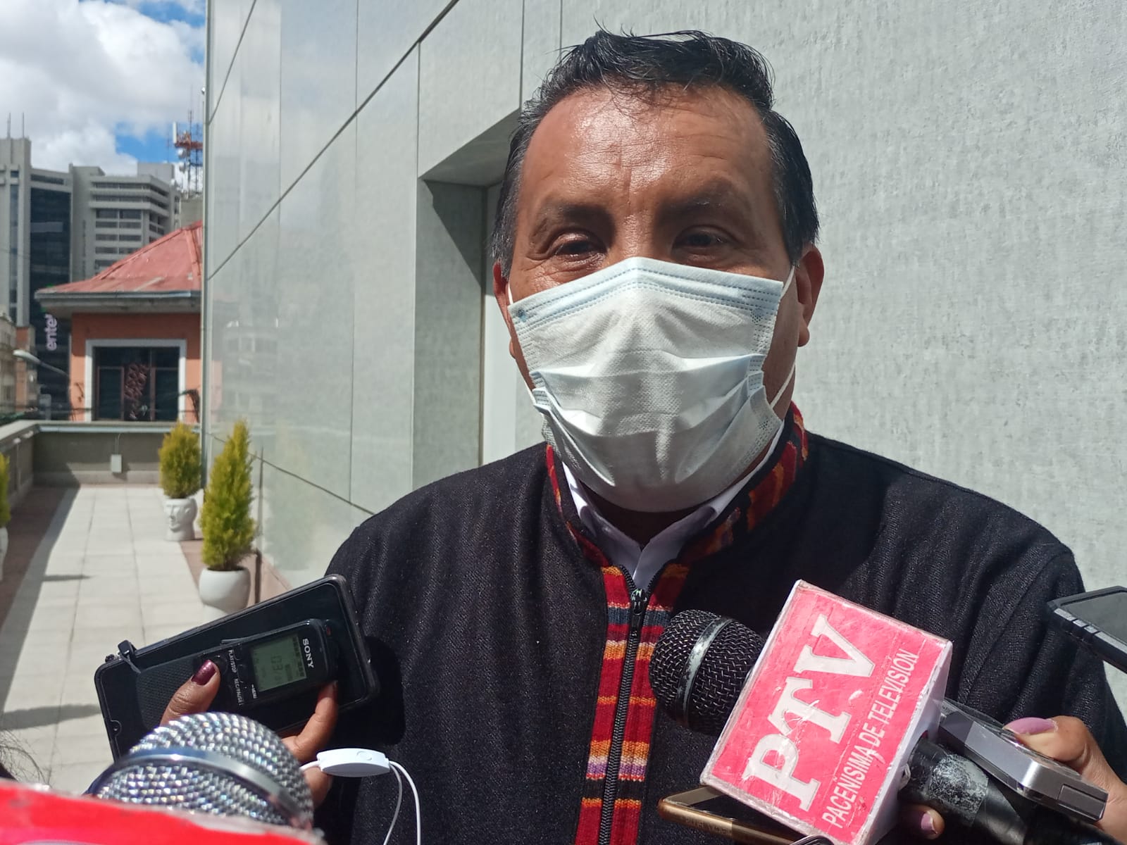 Santa Cruz está afectada por la pandemia del COVID-19 y por la pandemia de la corrupción