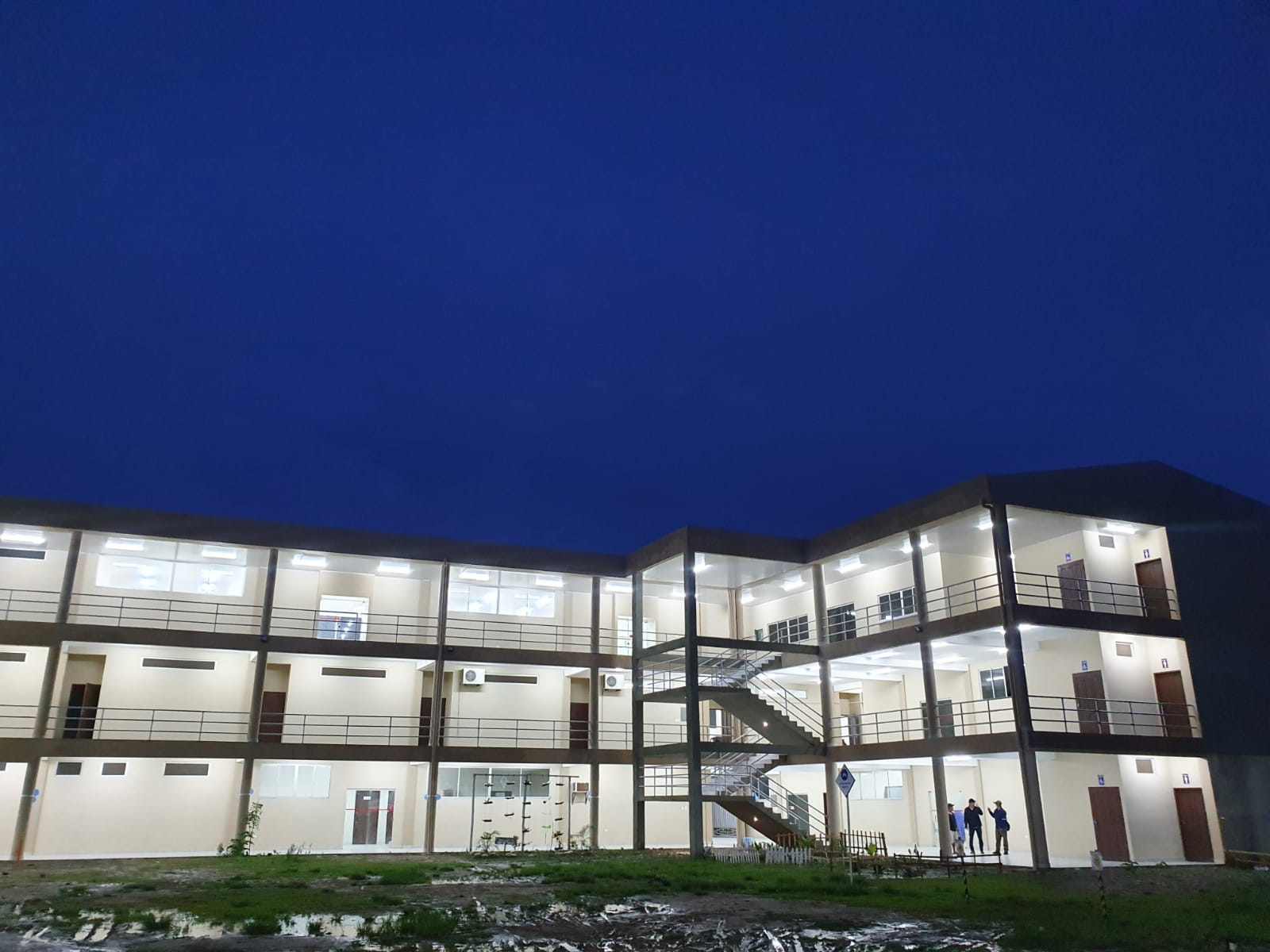 Beni recibe edificio nuevo del INCOS para la formación de recursos humanos que coadyuven en la industrialización del país.