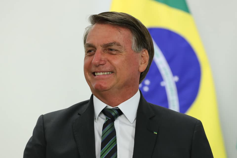 Brasil encarga millones de vacunas y cambia a su Ministro de Salud ante el avance del COVID-19