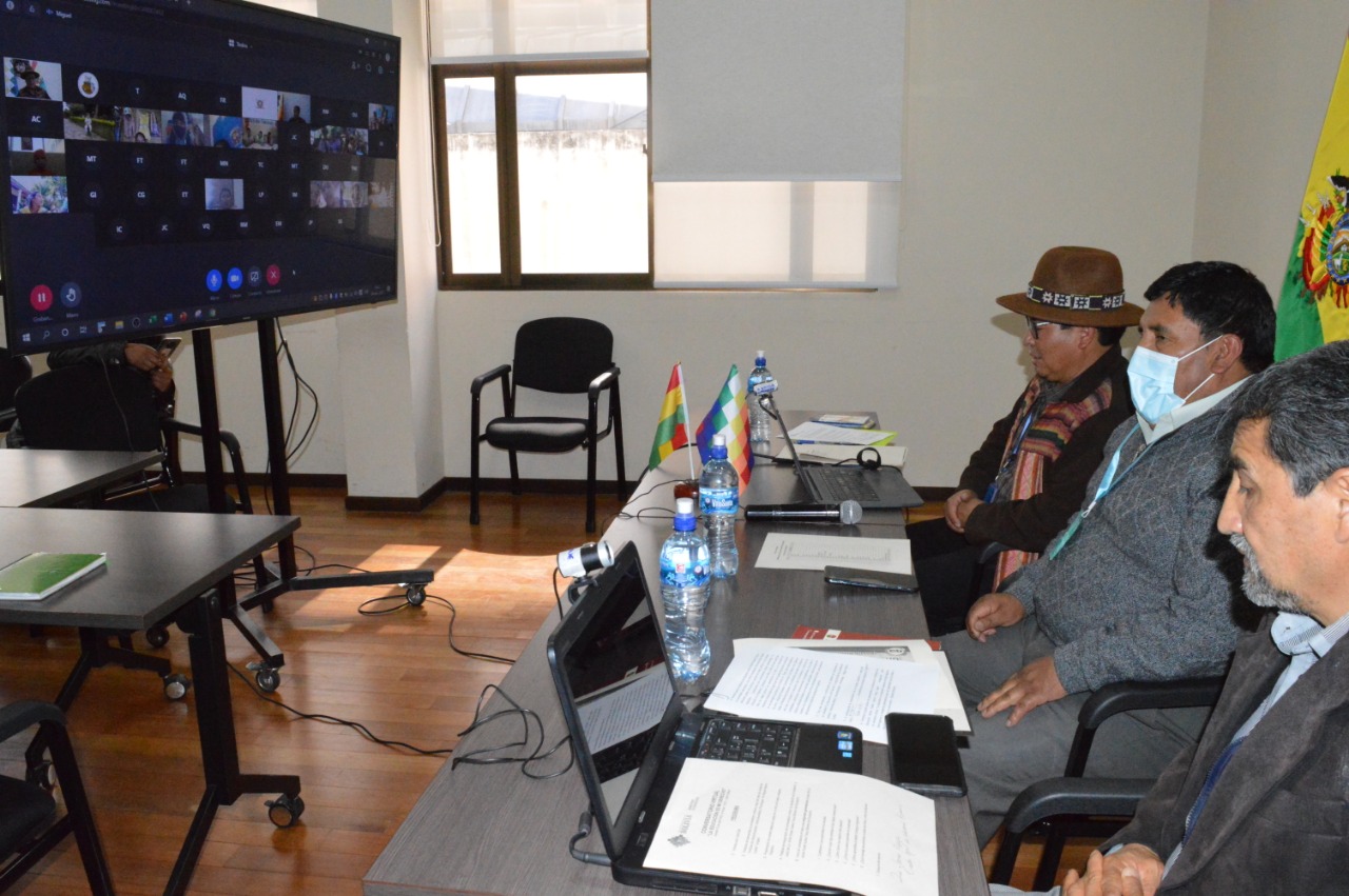 Ministro de Educación dialoga con estudiantes de 36 naciones indígenas sobre sus experiencias pedagógicas durante la pandemia