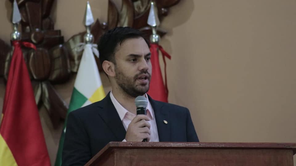 Ministro de Gobierno pide a cocaleros de los Yungas cesar en sus medidas de presión