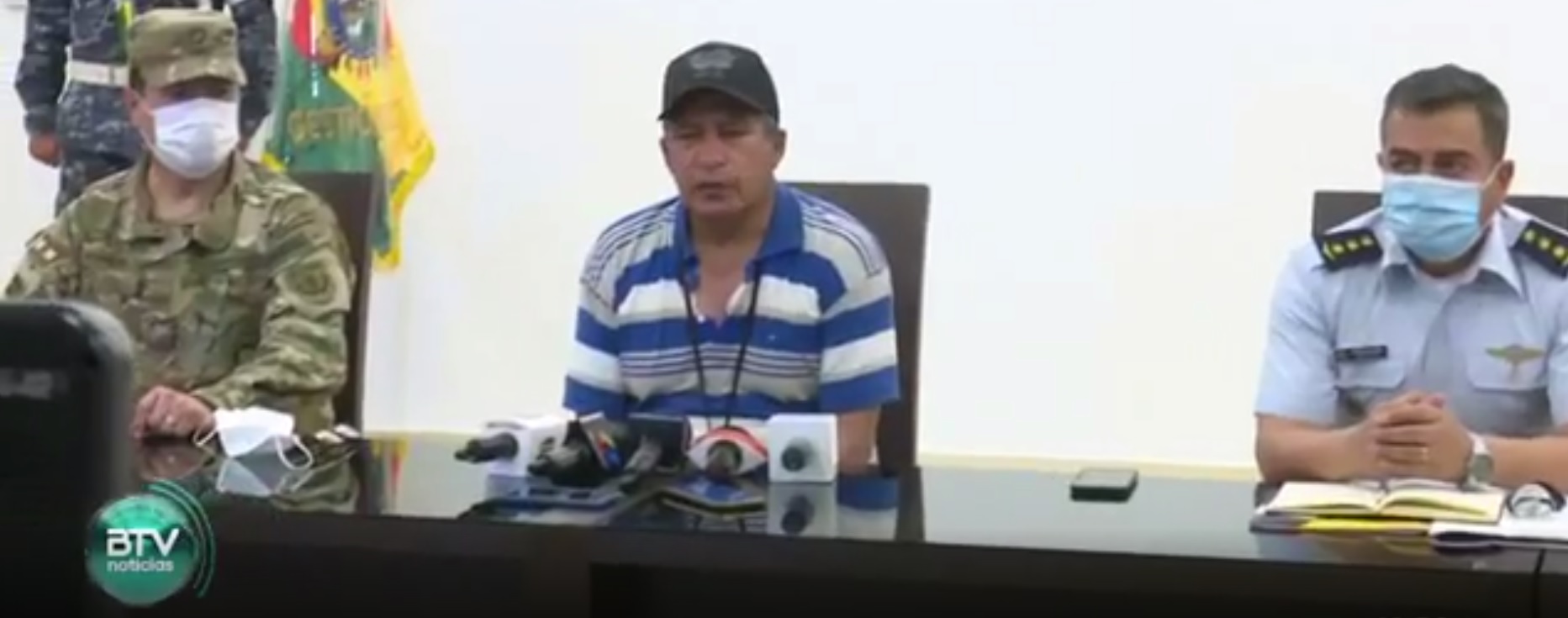 Ministro: Hay indicios de que el fuego fue provocado desde una hacienda y una camioneta por lo que FFAA realizan patrullaje