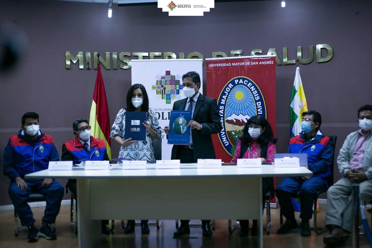 Estudiantes de 54 carreras y 51 institutos de la UMSA anuncian su participación en la vacunación masiva