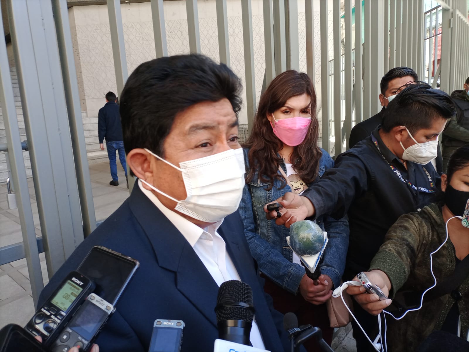 Califican de fracaso paro convocado por sectores políticos de oposición