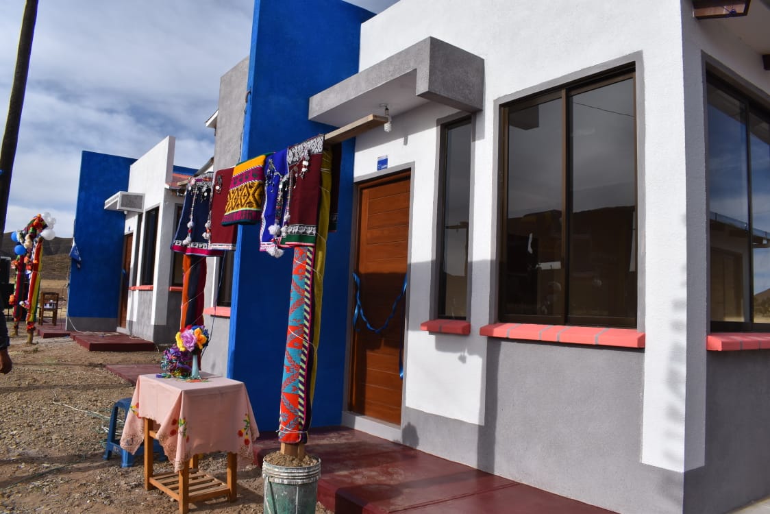 Ministro de Obras Públicas inspecciona 15 soluciones habitacionales construidas en Potosí