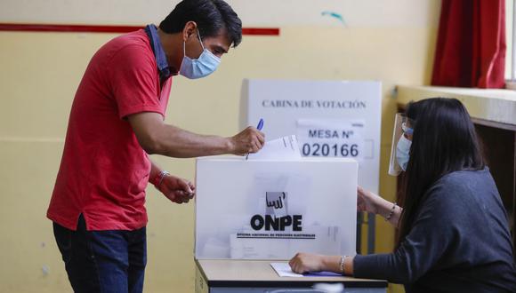Más de 25 millones de peruanos votan este domingo en las elecciones generales 2021