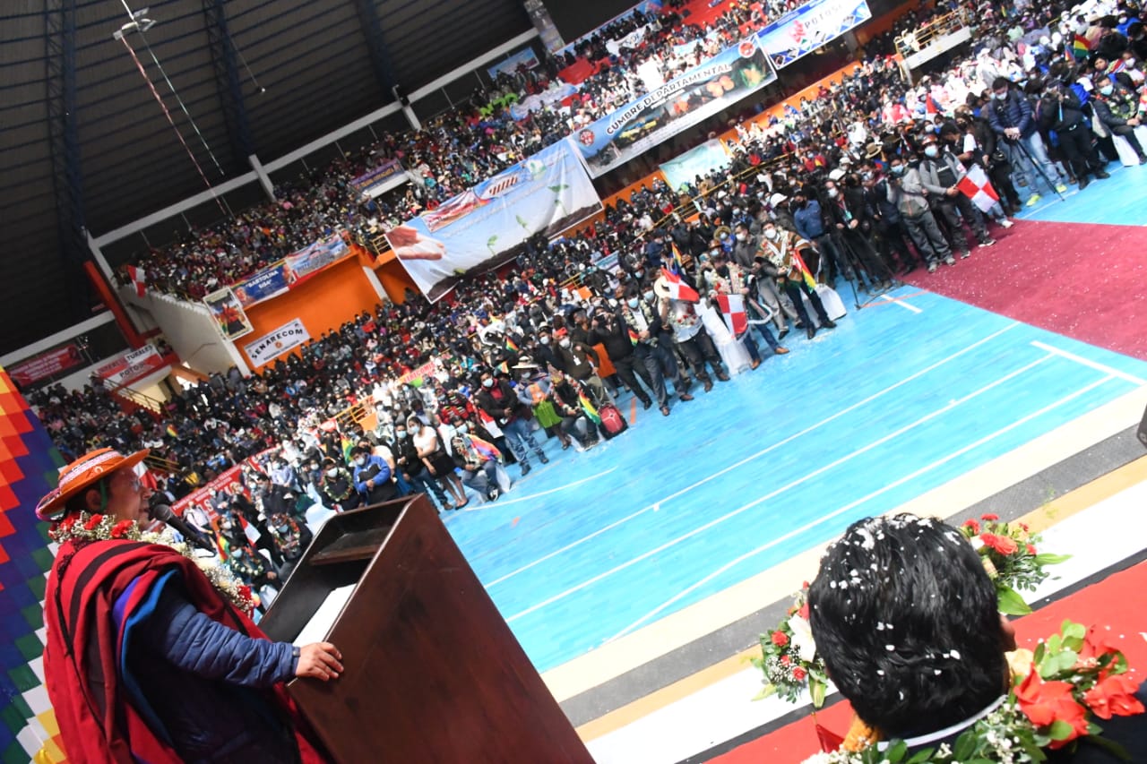 Presidente pide planes de construcción de plantas para potenciar e industrializar la producción minera y agropecuaria de Potosí