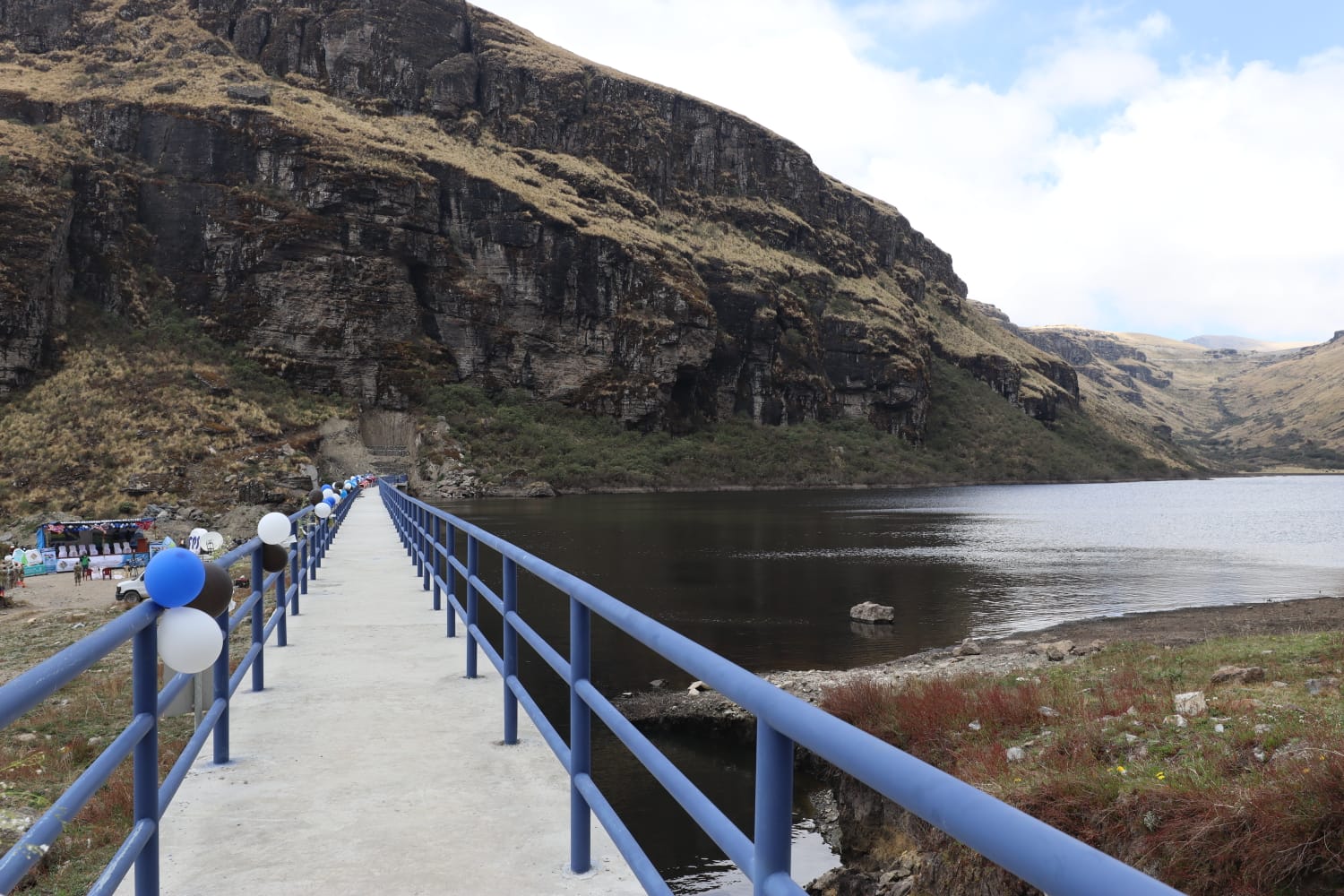 Productores de Colomi reciben presa y sistema de riego para proveer agua y fortalecer producción de 140 hectáreas de cultivos