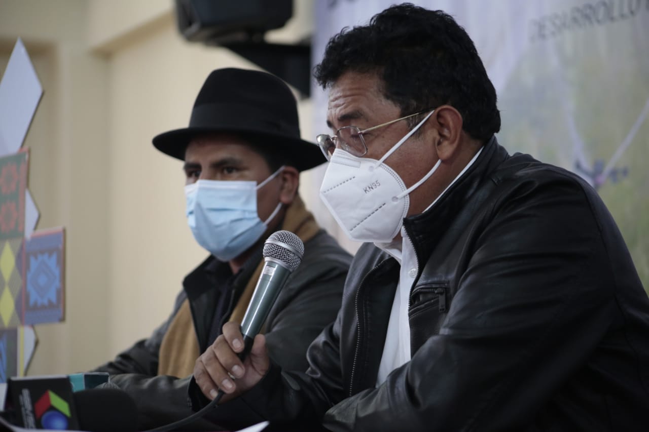 Ministro evalúa afectación por lluvias y entrega infraestructura en El Puente