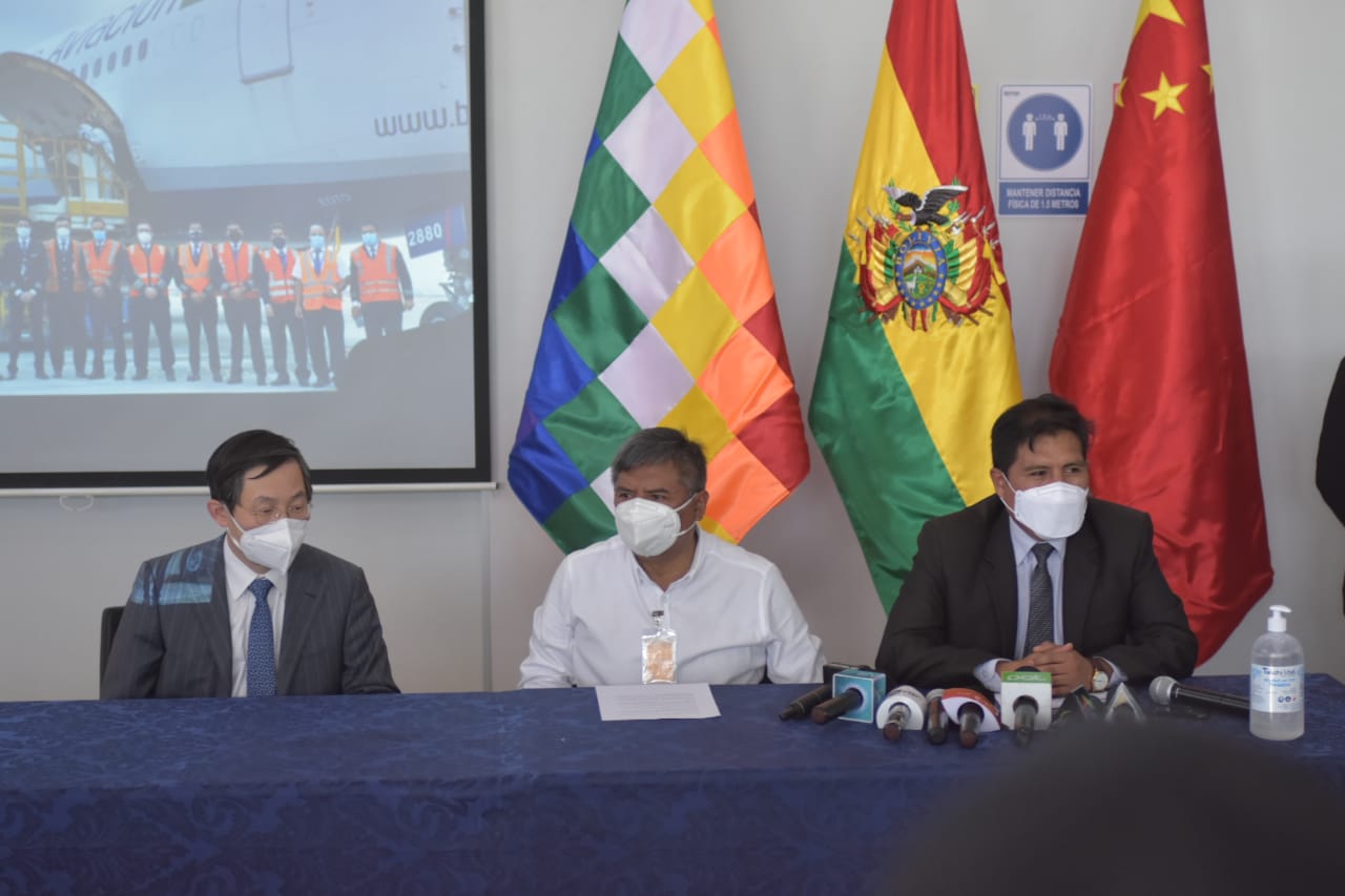 Ministro de Salud: Las vacunas se distribuyen de acuerdo a la población de cada departamento