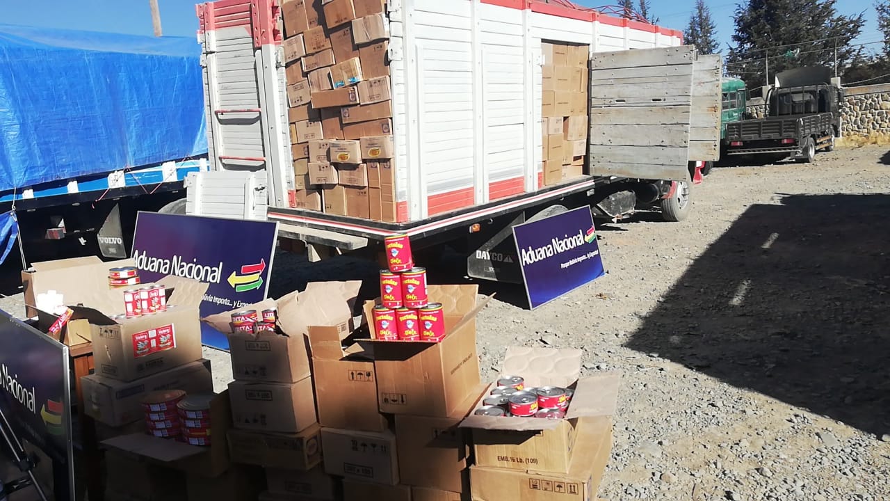 Aduana Nacional comisa 5,2 toneladas de sardina de contrabando en la ciudad de El Alto