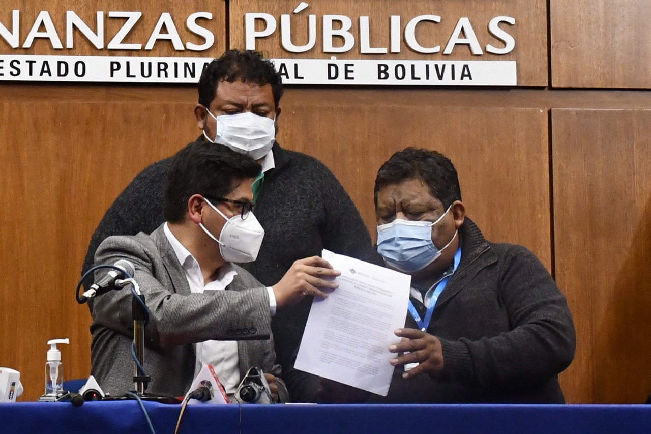 Gobierno y transportistas libres acuerdan comercialización del SOAT 2021 durante abril con descuento de 38%