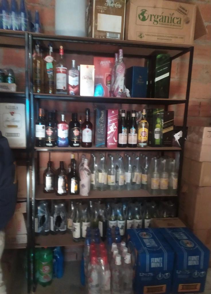 Aduana comisa 155 bultos con bebidas alcohólicas por un valor de Bs 71.300 en una casa de Sucre