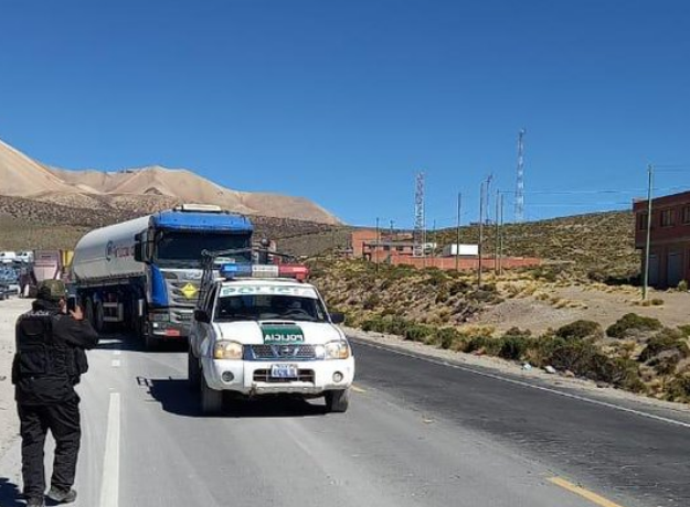 Ingresa al país cisterna con 22 toneladas de oxígeno medicinal desde Chile