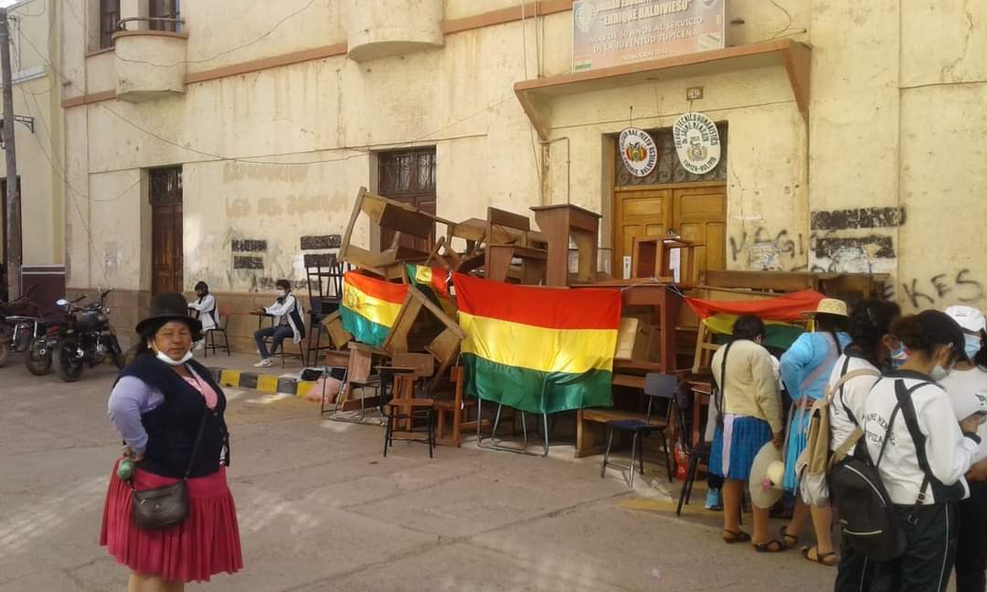 Padres de familia denuncian desalojo de 400 estudiantes de dos escuelas de Tupiza