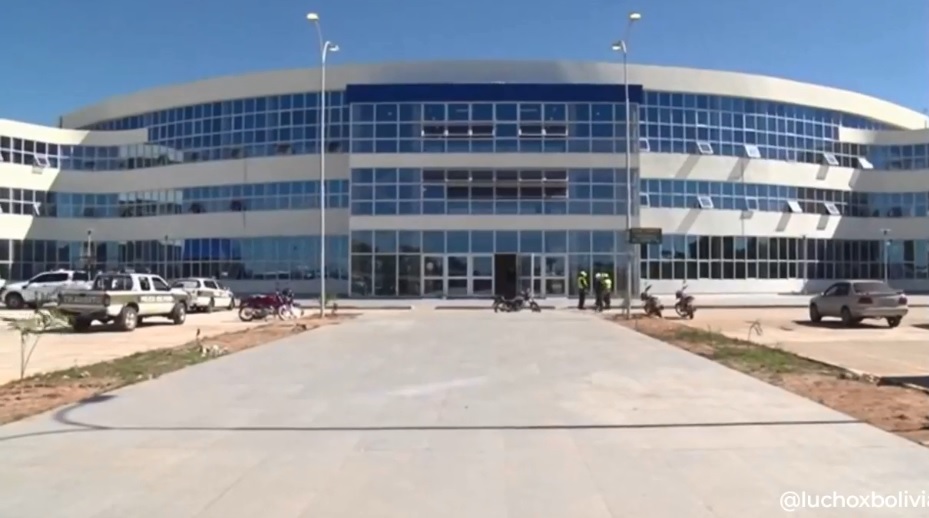 Presidente entrega Terrapuerto Municipal de Montero (Amplia)