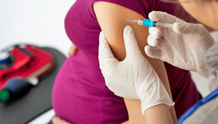 COVID-19: Bolivia inmuniza a 15.255 mujeres embarazadas en todo el país