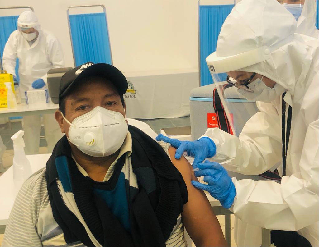 Ministerio de Salud autoriza vacunación contra el COVID-19 para mayores de 30 años (amplia)