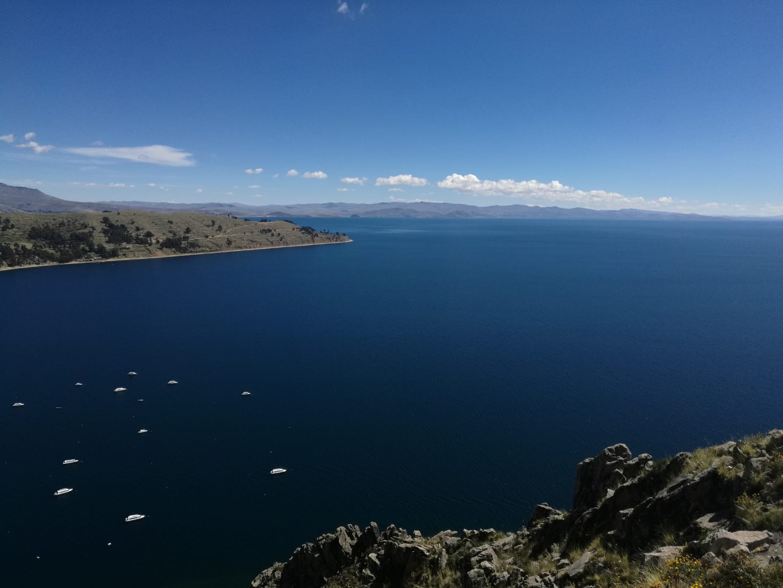 El Lago Titicaca será escenario este sábado de regatas, gastronomía, música en vivo y artesanías