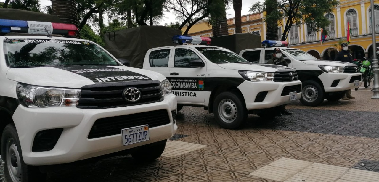 Policía recibe 16 vehículos y equipamiento para fortalecer la seguridad ciudadana en Cochabamba