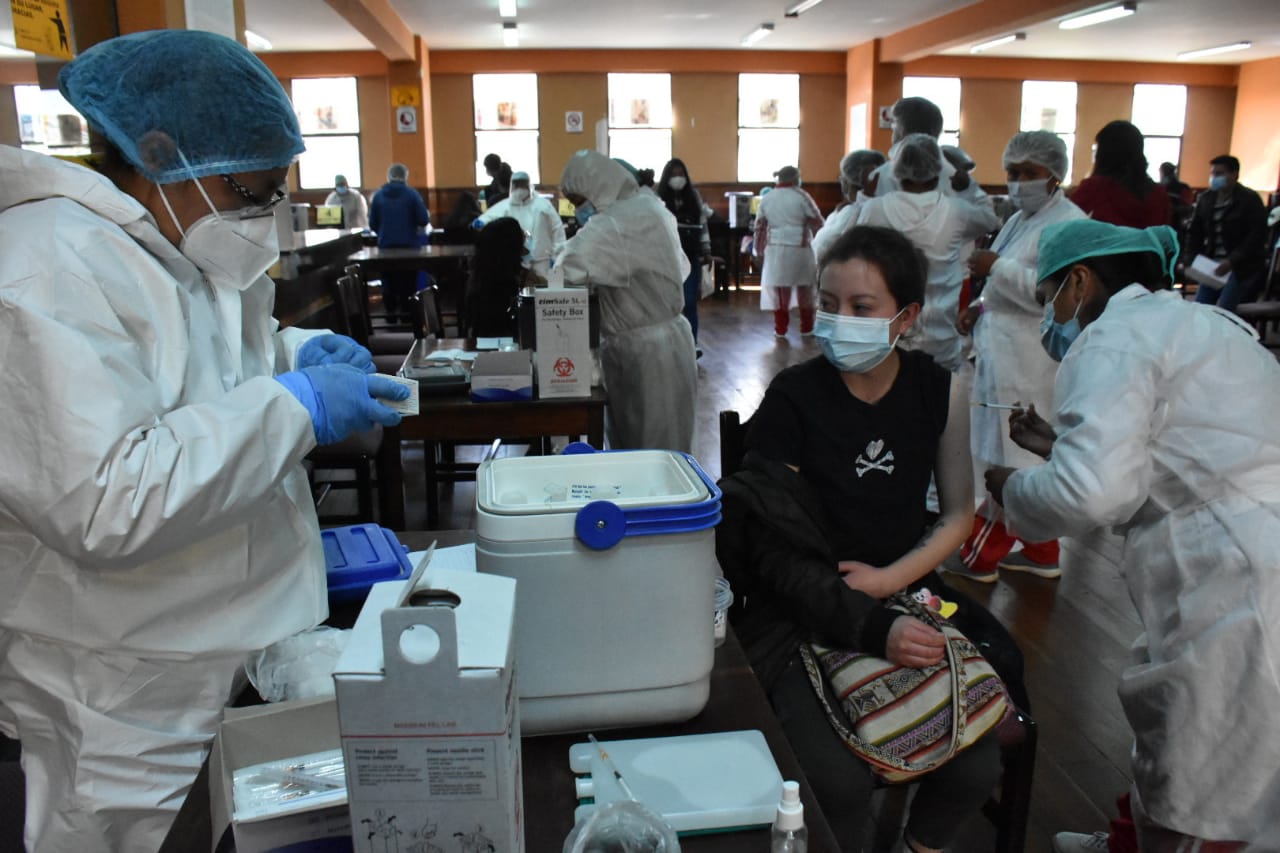 Blanco: Bolivia es uno de los primeros países en garantizar el 100% de inmunizantes para el total de su población vacunable