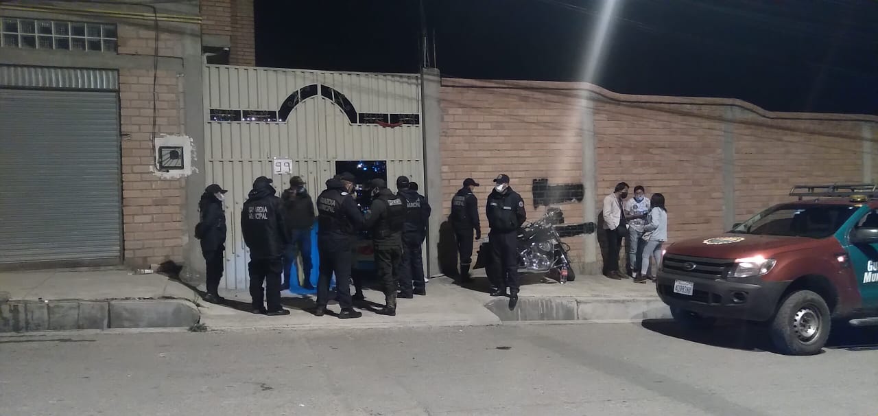 Desalojan a más de 200 jóvenes de fiesta clandestina en La Paz