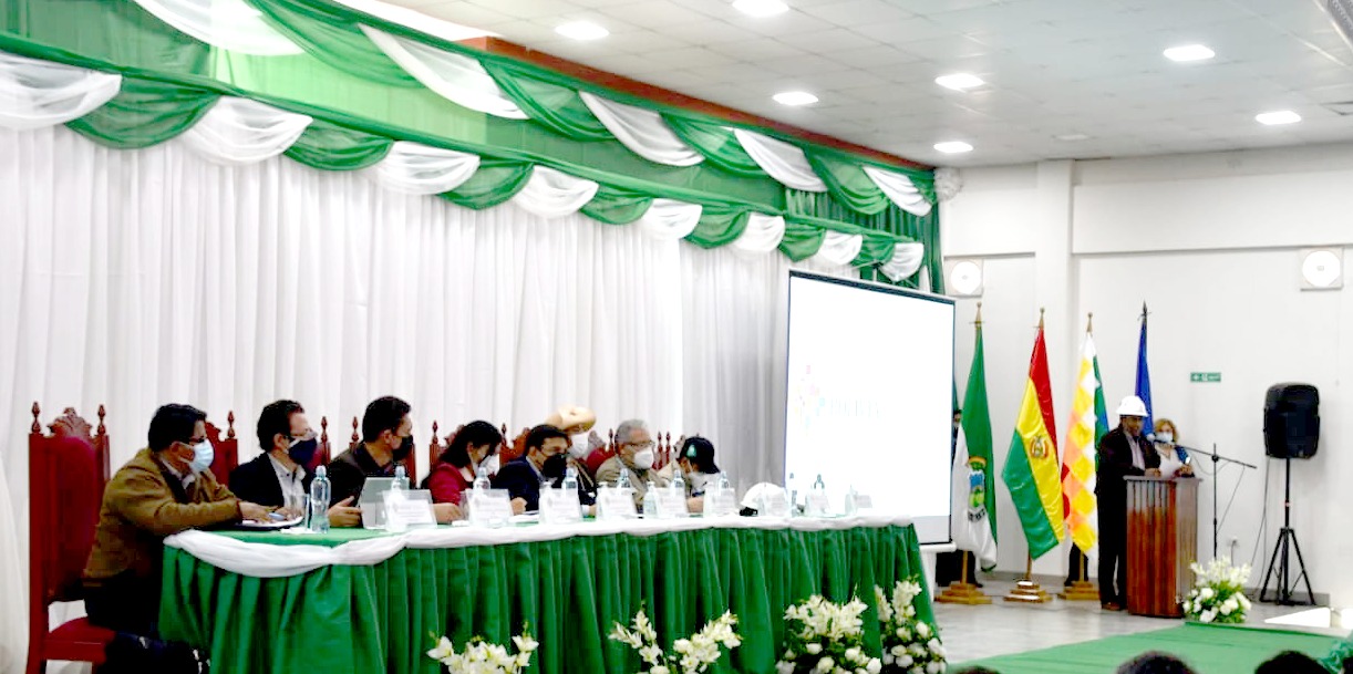 Ministerio de Hidrocarburos socializa proyectos y programas del sector energético en Villamontes