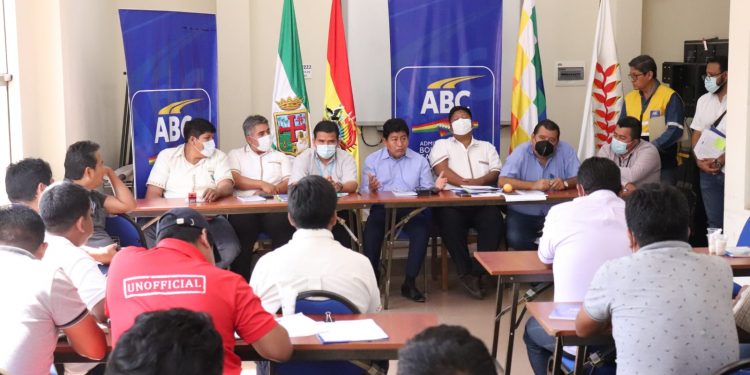 Gobierno, transportistas y ediles de Santa Cruz firman acuerdo para evitar bloqueos en la Chiquitania