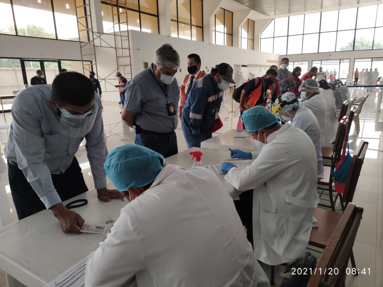 Ministerios de Obras Públicas y Salud inician campaña de detección temprana de COVID-19 en personal aeroportuario