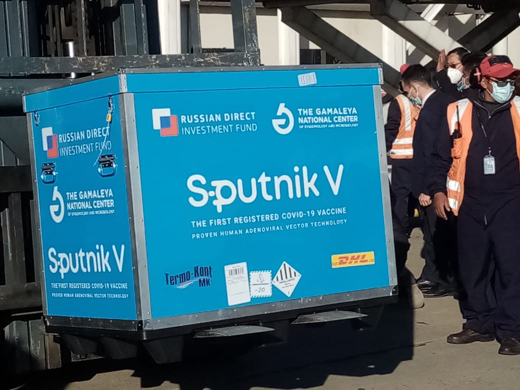 Rusia y Argentina celebran llegada de 20 mil vacunas Sputnik V a Bolivia