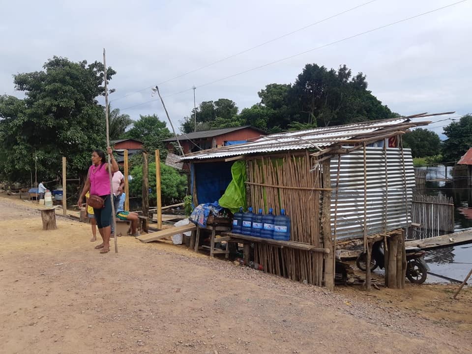 Defensa Civil rescata y asiste a familias de dos comunidades inundadas de Beni