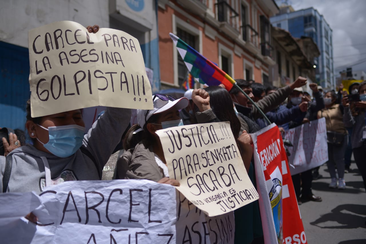 Caso golpe de Estado: Familiares de las víctimas de la masacre de Senkata exigen cárcel para Áñez