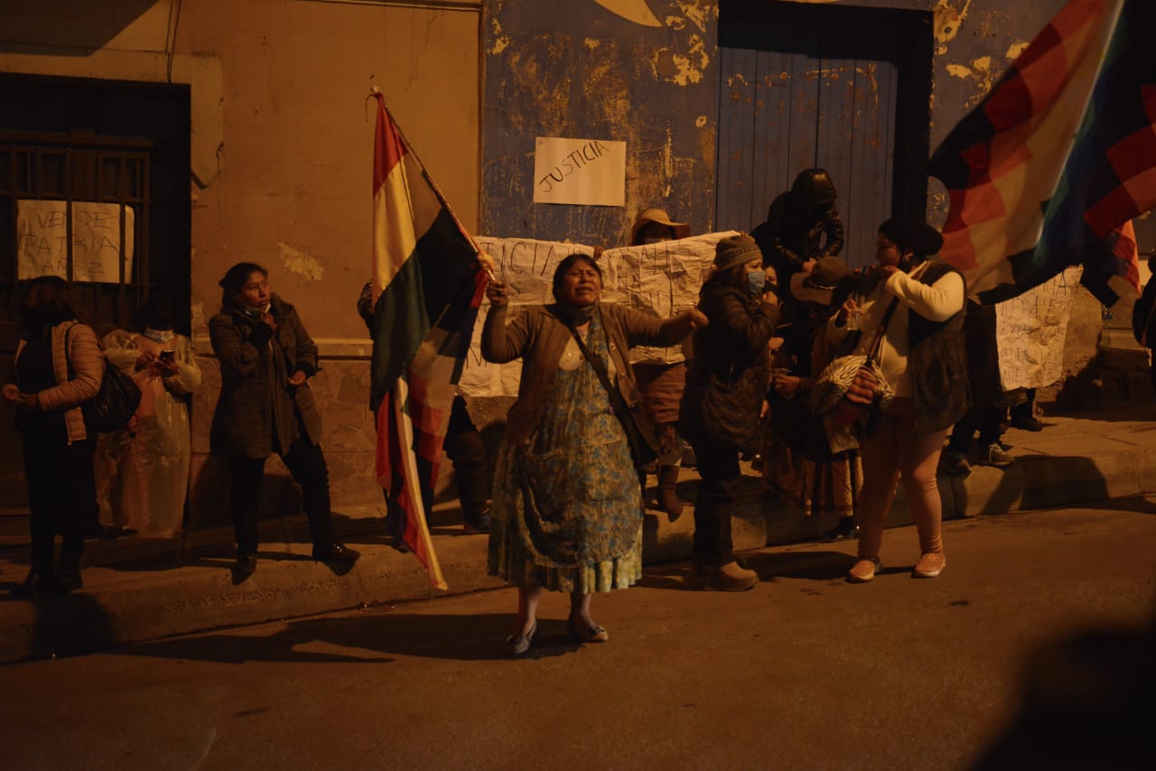 Familiares de víctimas de masacre de Senkata califican detención preventiva de Áñez como un triunfo