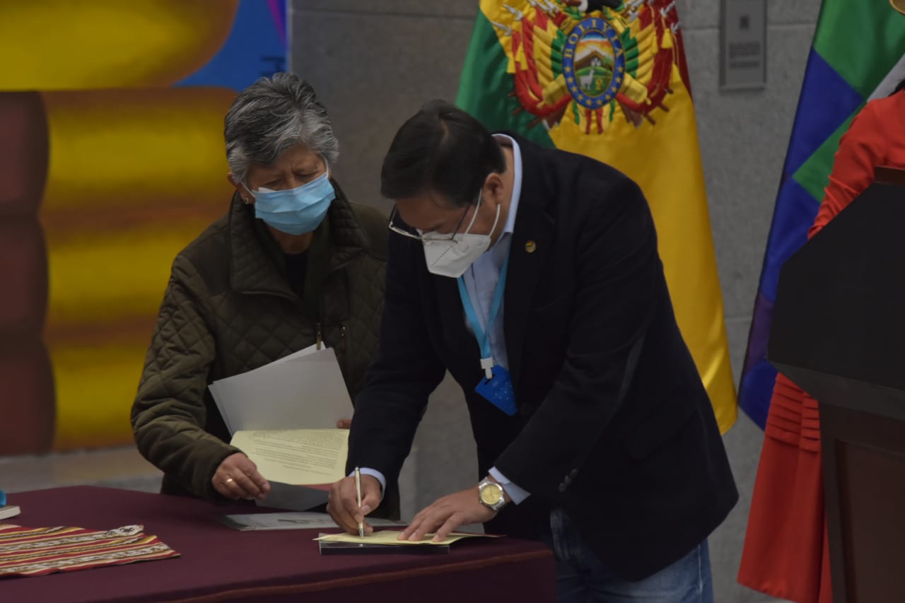 Comisión de la Verdad entrega informe final sobre 18 años de dictadura en Bolivia y pide que hechos no queden impunes