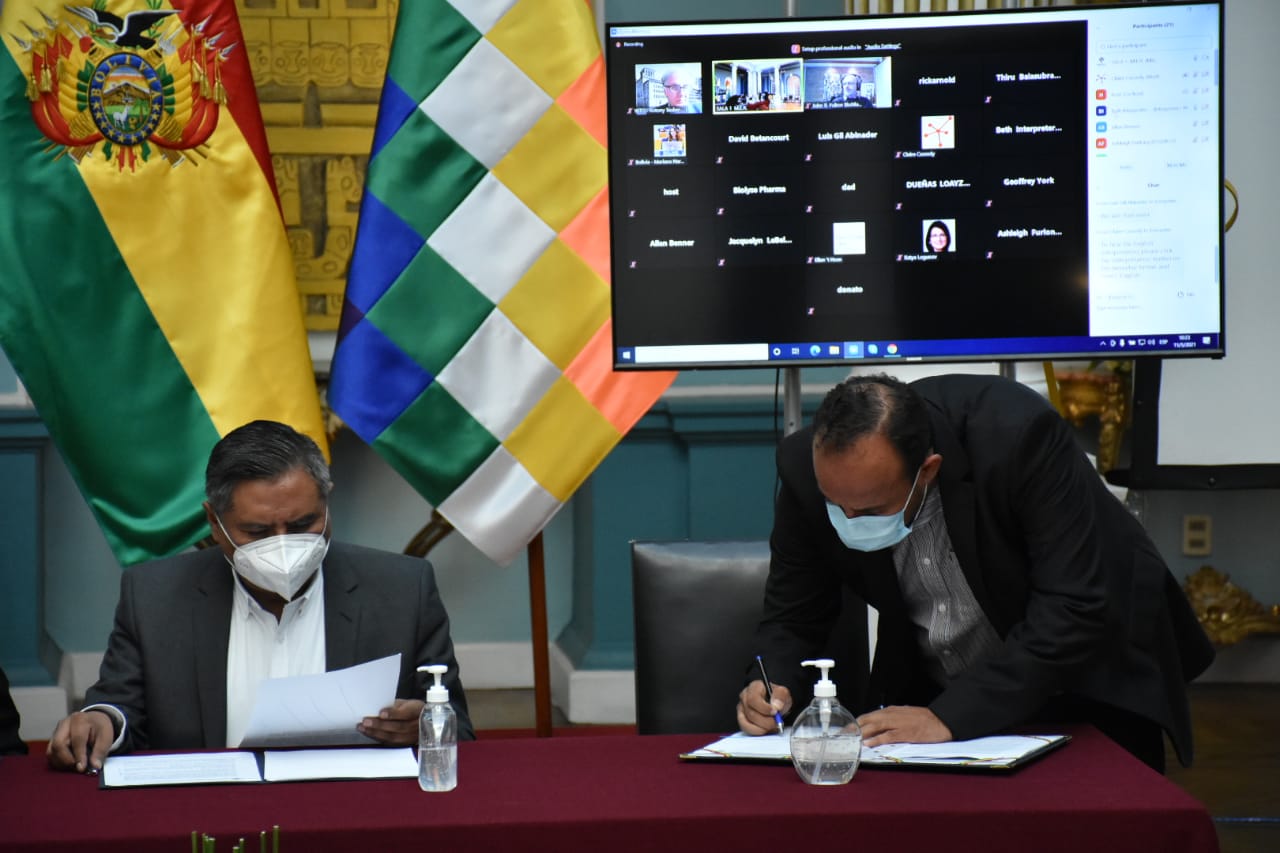 Gobierno suscribe convenio para la provisión de 15 millones vacunas anticovid con una empresa canadiense (adelanto)