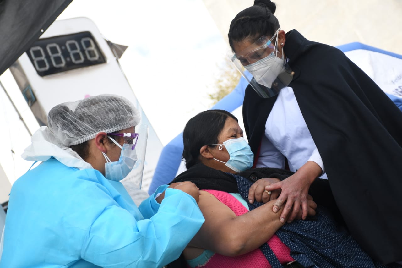Bajos promedios de vacunación contra el COVID-19 a cargo de gobiernos subnacionales fueron superados con plan piloto