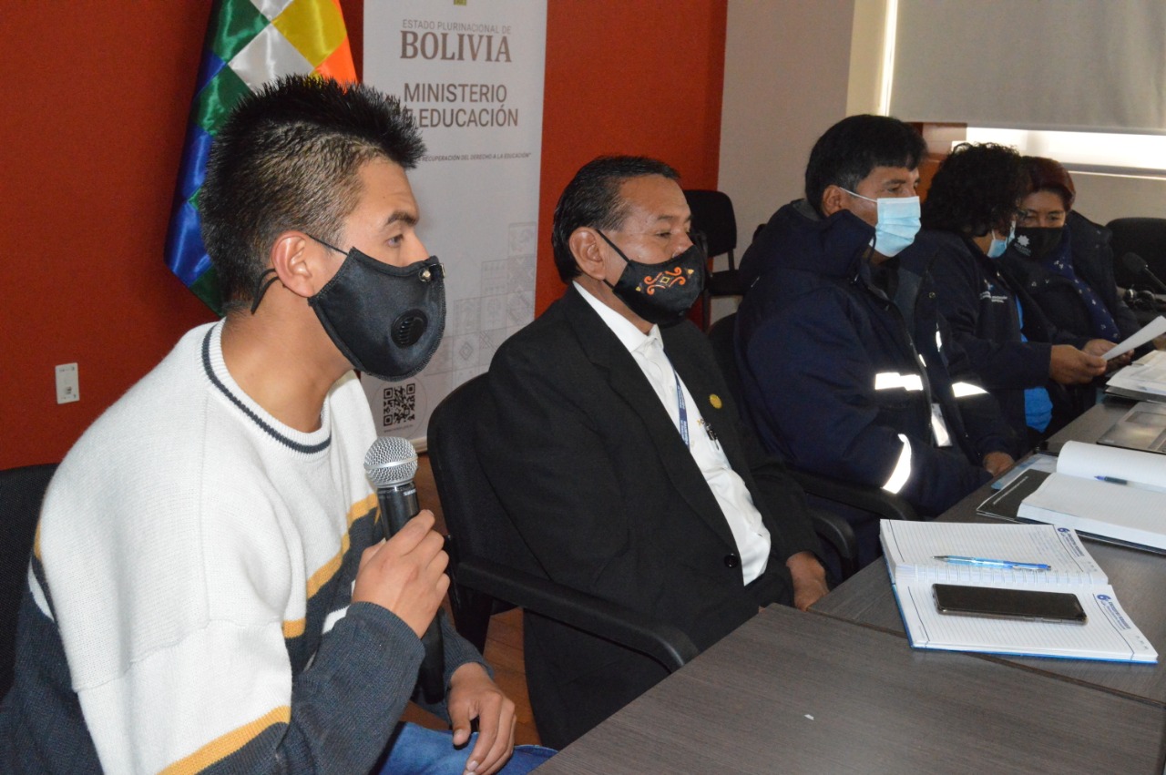 Estudiantes de Secundaria organizan la elección de sus representantes distritales