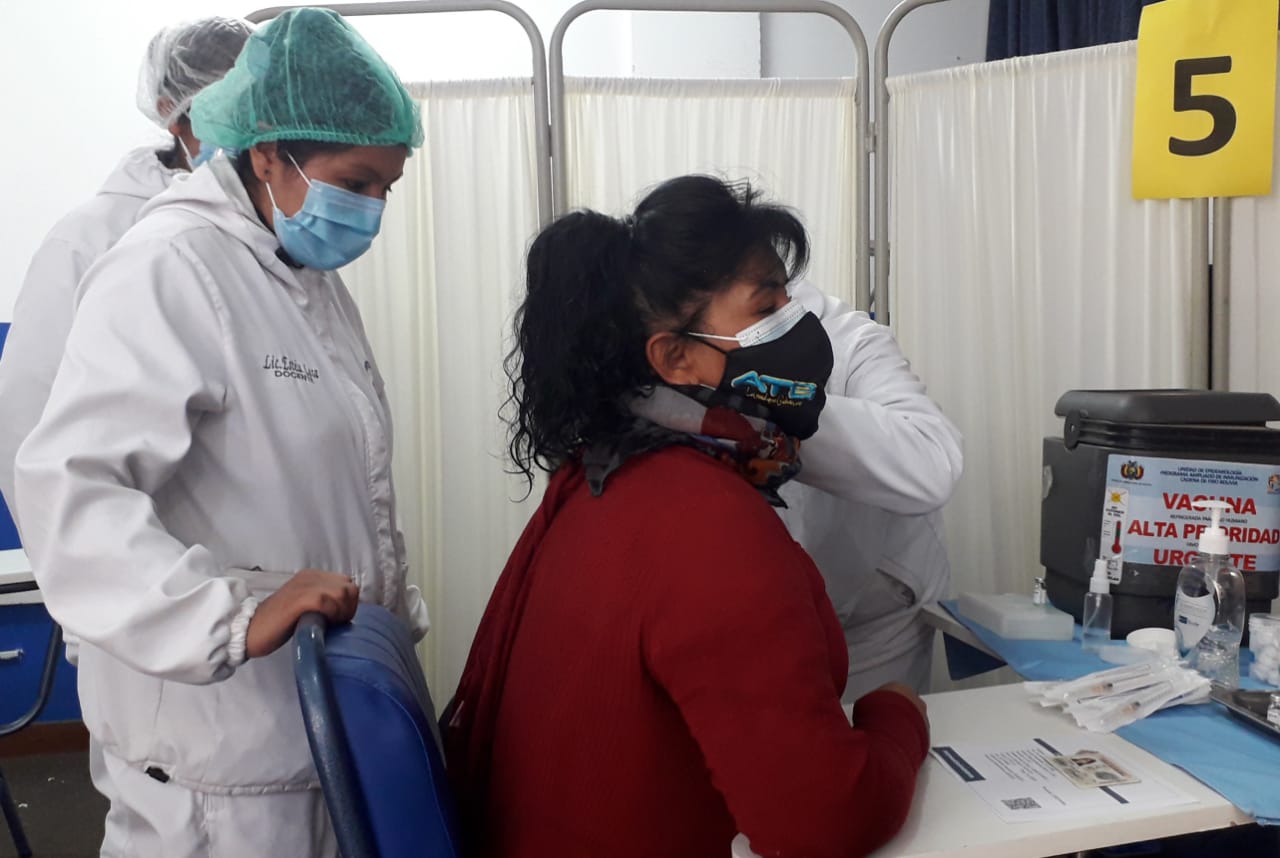 Periodista de La Paz destaca agilidad y calidad en la vacunación contra el COVID-19