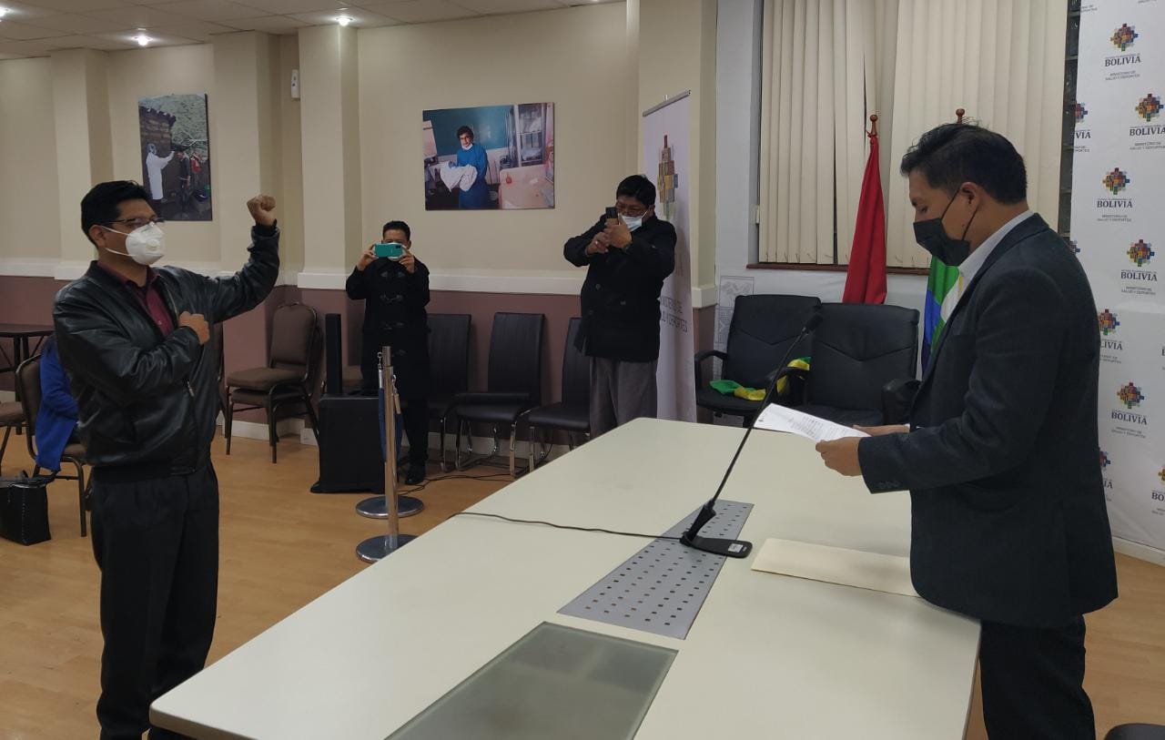 Ministro de Salud posesiona a Javier Fulguera como nuevo director de AISEM